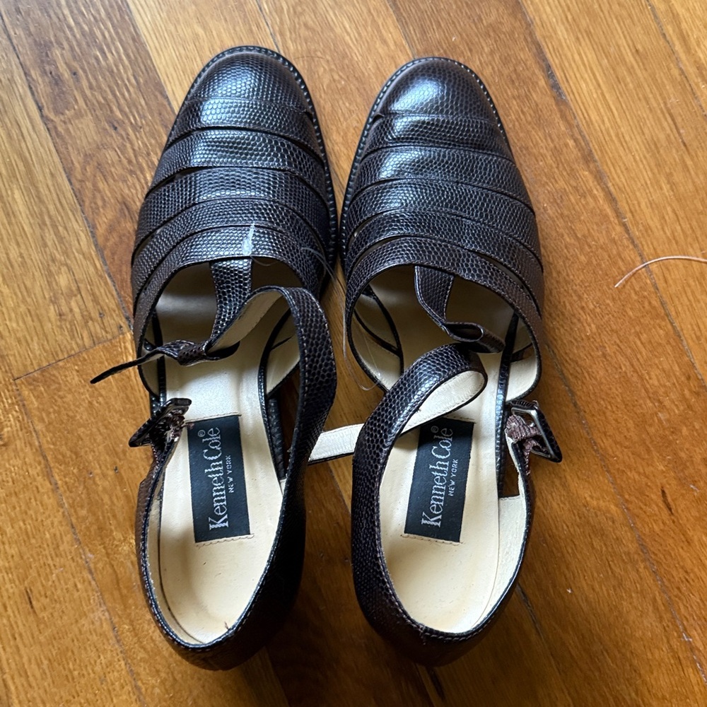 Vintage 90s Kenneth Cole Leather T Strap Chunky Heels Size 8M